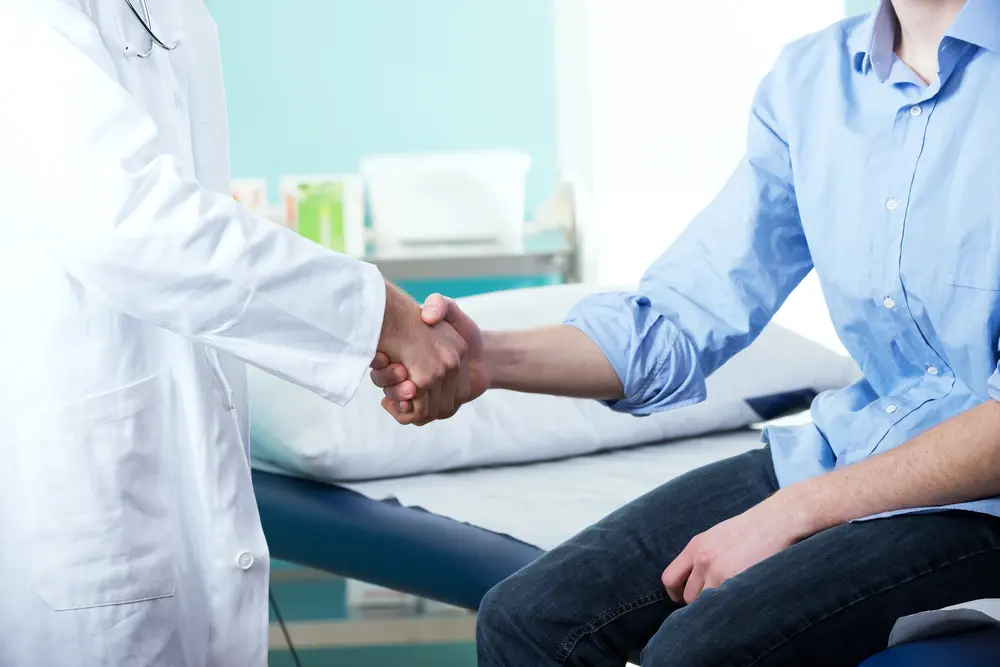 Doctor-and-patient-shaking-hands