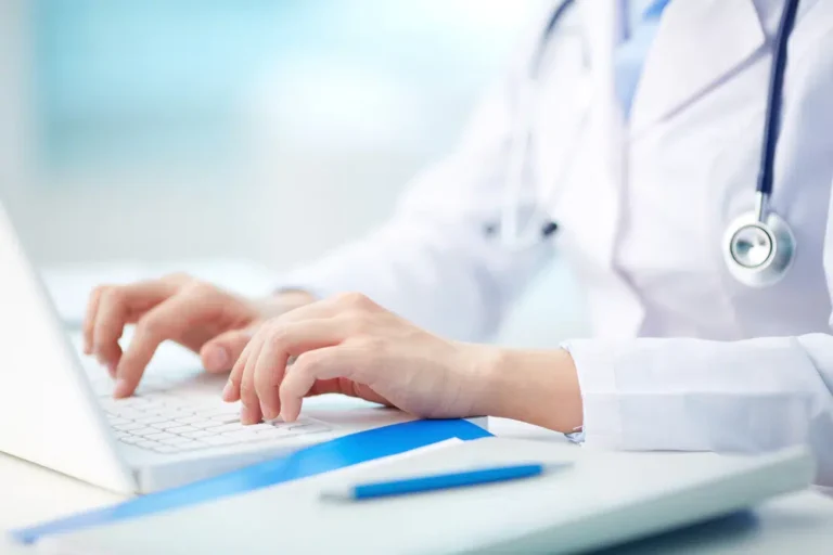 Medical-professional-typing-on-laptop